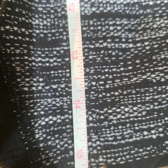 Lululemon Mens Running Shorts with Biker Lining - Picture 3 of 8